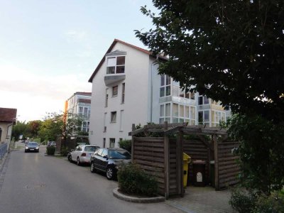 Helle, ruhige 2 ZKB Whg. mit EBK, Wintergarten, Balkon, KFZ SP, in Göggingen, sofort frei!!!
