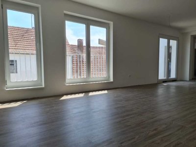 Helle 3 Zimmerwohnung mit Balkon - Erstbezug