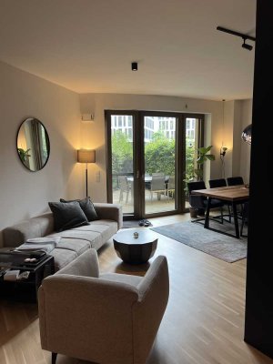 Vollmöblierte 2,5-Zimmer-Wohnung im Zollhafen mit Terrasse & Designerküche
