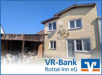 Kleines, nettes Wohnhaus mit Loggia und Garten, teilrenoviert