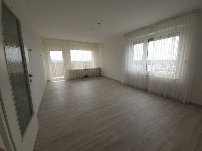 Stilvolle, modernisierte 4-Zimmer-Wohnung mit Balkon in Heppenheim (Bergstraße)
