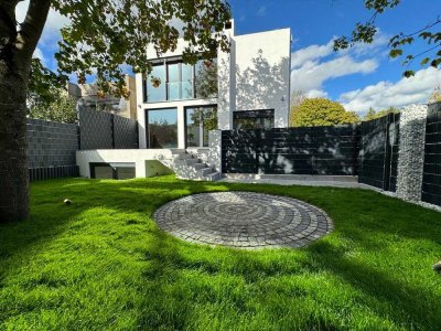 Modernes, großzügiges  Einfamilienhaus mit Einliegerwohnung und Garage am Waldrand