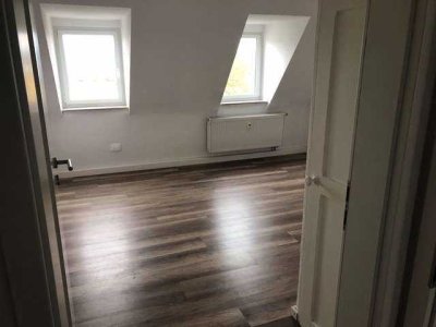 Mitten im Zentrum von Bamberg und am Wasser, sanierte 2-Zimmer-DG-Wohnung mit EBK