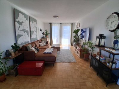 Helle 3,5-Zimmer-Dachgeschosswohnung mit Balkon und EBK in Unterföhring