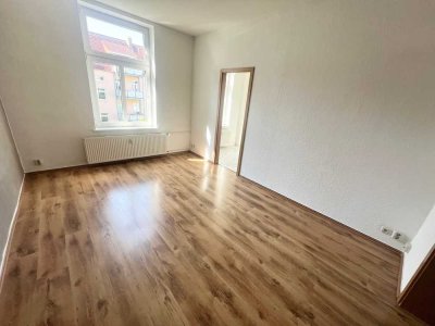 2-Raumwohnung in der KTV mit Laminat und Duschbad...!!!