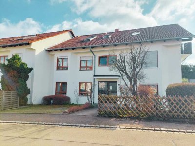 Charmante 3-Zimmer-Wohnung mit großem Balkon und zwei Stellplätzen von privat