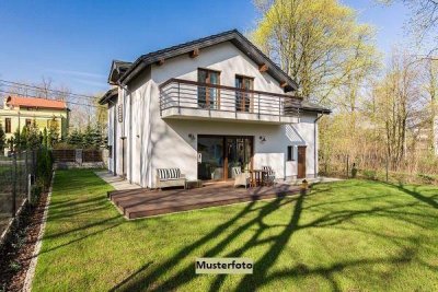 2-Familienhaus mit viel Platz