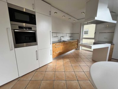 Lichtdurchflutete 3,5-Zimmer-Galeriewohnung in bester Lage von Ismaning