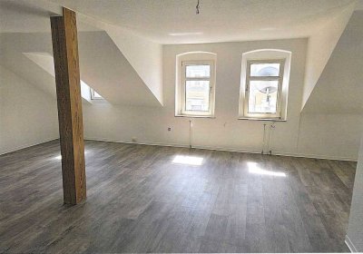 Moderne Dachwohnung mit offenem Wohnkonzept
