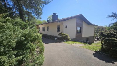 großzügige villa mit Panoramablick, swimmingpool, kamin und riesig garten