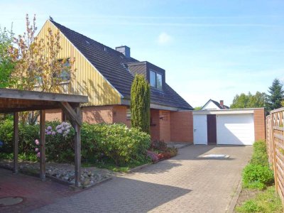 Großes Einfamilienhaus mit Garage und Carport in ruhiger Lage in Brunsbüttel