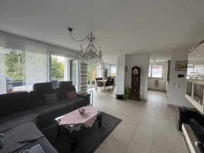 Exklusive und lichtdurchflutete 4 Zi- Whg BJ 2012 mit Balkon in Schwaikheim