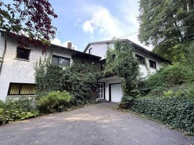 Vornehmes Einfamilienhaus mit integrierter Garage und Einliegerwohnung
