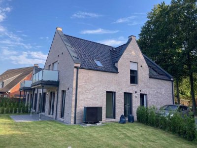 Erstbezug in neuem Doppelhaus!