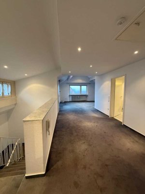 Helle 3,5-Zimmer Dachgeschosswohnung in Ladenburg mit Balkon