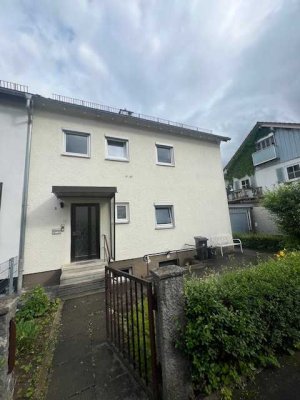 Kernsanierte EG- Wohnung  mit großem Garten zu vermieten