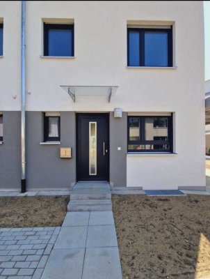 Charmantes Reihenendhaus mit Dachterrasse & Garten in Kenzingen