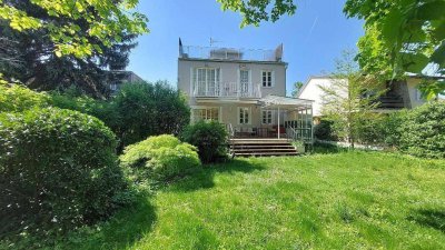 CHARMANTE VILLA - ca. 643m² Grund - ca. 371m² NFL - 9 Zimmer - Balkon - Dachterrasse - Großer Garten - Sauna - Ruhelage - Garage