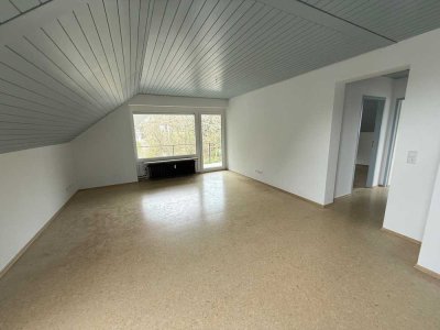 Erstbezug nach Sanierung/Renovierung: 3,5-Zimmer-Whg. (rd. 84 m2) mit Einbauküche in schöner Lage