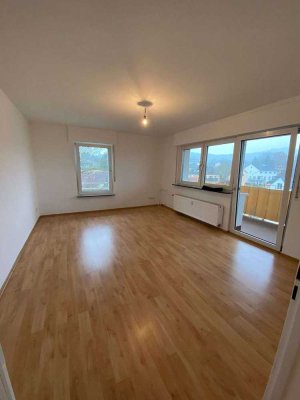 Sehr schöne 3 Zimmer Wohnung mit Balkon