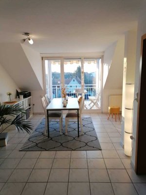 Tolle helle 2 Zimmer DG-Wohnung mit Balkon