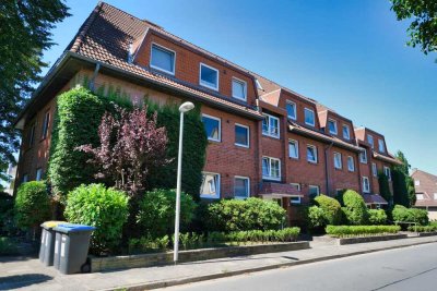 Flensburg-Mürwik: 2-Zi.-Whg. mit Balkon, Tiefgarage, Keller in Fördenähe und Raum für eigene Ideen.