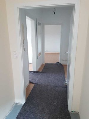 Erstbezug nach Sanierung: 3-Zimmer-Dachgeschosswohnung in Flughafennähe für max. 2 Personen