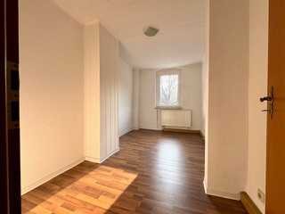 4 Zimmer Wohnung renoviert & Studio im Dachgeschoß