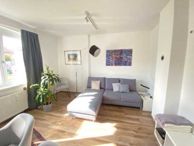 Sehr schöne, geräumige 1-Zi.-Wohnung mit offener Küche in Mitterfelden.