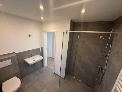 Erstbezug nach Sanierung: attraktive 4-Zimmer-Wohnung mit Einbauküche und Balkon in Hillscheid