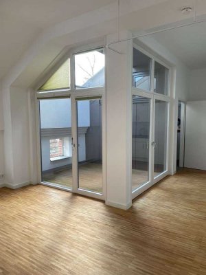 Exklusive Dachgeschoss Wohnung 2 Zi. mit innenliegender Terrasse in Pfingstbergnähe