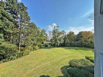 Blumenviertel: Freie 1-Zimmer-Wohnung mit Loggia