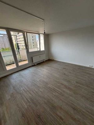 Helle 2-Zimmer-Wohnung mit Balkon in Laatzen