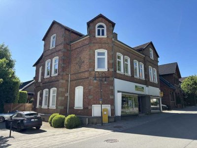 ~~Frisch renovierte großzügig modernisierte 4 Zimmer Altbauwohnung im Zentrum~~