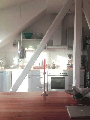 Schöne, helle DG Wohnung im Altbau