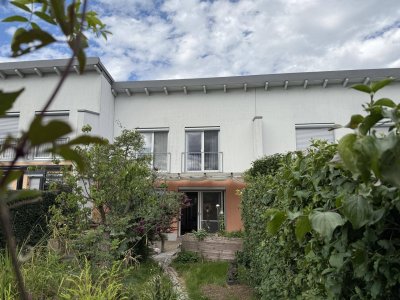 Teich, Terrasse und toller Garten – Charmantes Reihenhaus in Dietach