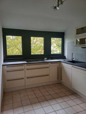 Grüne Oase: Ruhige 3 Zimmer Komfortwohnung mit chicer EBK, classic Bad: Dusche+Wanne, Adults only