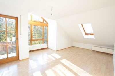 FREI! Sonnige Dachgeschoss-Wohnung mit 3 Räumen+ausgeb. Dachspitz+Loggia+hellem Bad+EBK+Amperblick