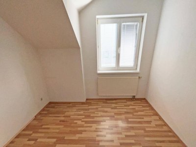 Günstige 3 Zimmerwohnung mit Loggia