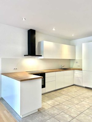 ***Schöne 2,5-Zi.-Whg. mit neuer Küche und großer Dachterrasse***