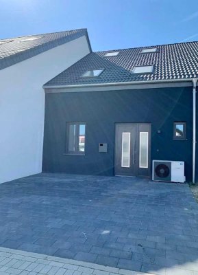 Neubau Reihenmittelhaus, Garten & Einbauküche in Eschweiler St. Jöris