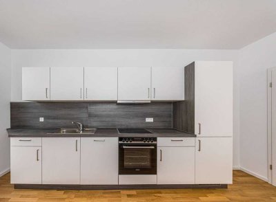 frisch renoviert: 2 Zimmer I Tageslichtbad mit Wanne I neue Einbauküche