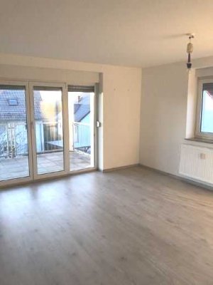 Frei werdend - Großzügige 4 Zimmer ETW mit Balkon, EBK und 2 Tiefgaragenstellplätzen