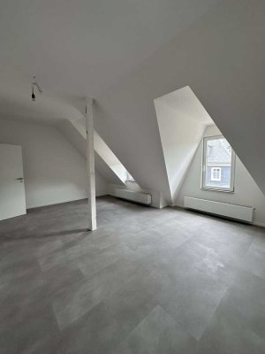 Traumhafte Dachgeschosswohnung mit Ausgebautem Spitzboden und Stellplatz – Ab Sofort Bezugsbereit