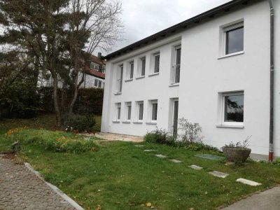 Charmante, helle Einliegerwohnung in Top-Lage --- Charming, Bright Apartment in Prime Location