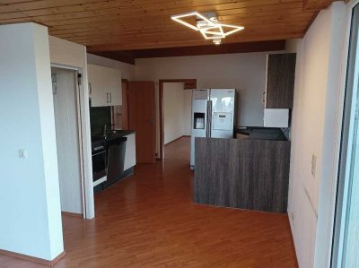 Helle 4,5-Raum-Dachgeschosswohnung mit Balkon und EBK und Garage in Eppelheim