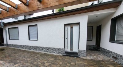 Stilvolle, vollständig renovierte 2-Zimmer-EG-Wohnung mit gehobener Innenausstattung in Huerth