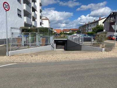 Schöne 3 ZKB in Oftersheim, Balkon, Aufzug und Stellplatz in Tiefgarage