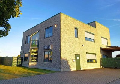 Bikes, Hebebühnen & Home-Office : Motorradwerkstatt mit Einliegerwohnung im US-Style