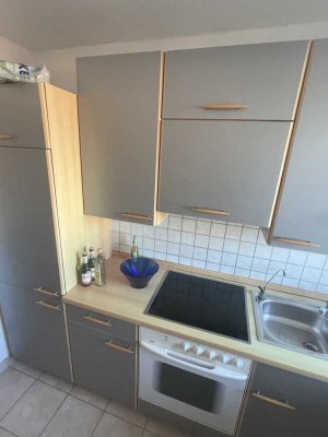 Modernisierte 3-Raum-Wohnung mit Balkon und Einbauküche in Augsburg